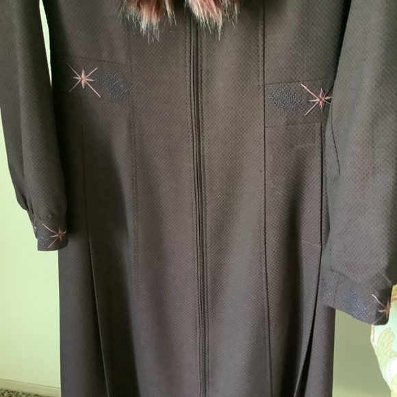 Abaya Plum Color Topcoat with Detachable Hood, Size S - Picture 4 of 14